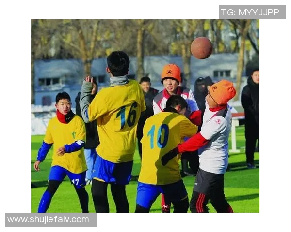 热爱足球的青春梦想与激情在黑板报中绽放光彩 热爱足球的青春梦想与激情在黑板报中绽放光彩