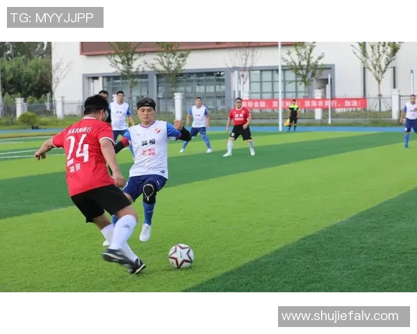 足球吧球迷热情不减共同见证绿茵场上的激情与荣耀